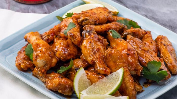 découvrez nos délicieuses ailes et sub de poulet, préparées avec des ingrédients frais et des saveurs irrésistibles. idéal pour un repas gourmand entre amis ou en famille !