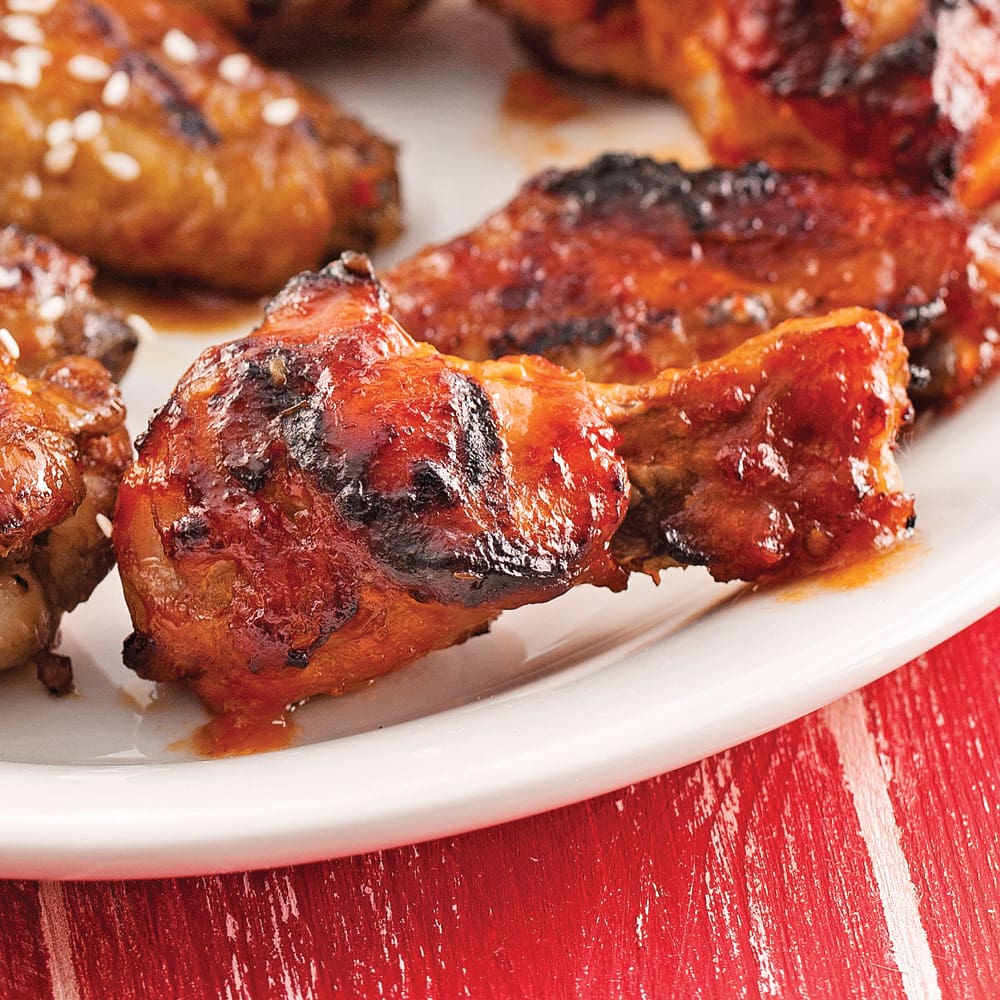 découvrez nos délicieuses ailes et subs de poulet, marinées et préparées avec soin. parfaites pour un repas savoureux entre amis ou en famille. commandez dès maintenant et savourez des saveurs irrésistibles !