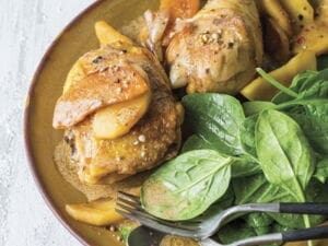 découvrez notre délicieuse recette de dîner automnal au poulet poêlé. facile et rapide à préparer, ce plat réconfortant réunit les saveurs chaudes de l'automne pour un repas savoureux à partager en famille ou entre amis.