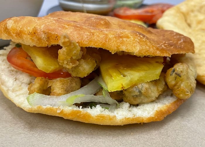 découvrez nos fiches recettes de trinidad : des idées authentiques, faciles à suivre, pour explorer toutes les saveurs exotiques de la cuisine trinidadienne. parfait pour voyager depuis chez vous !