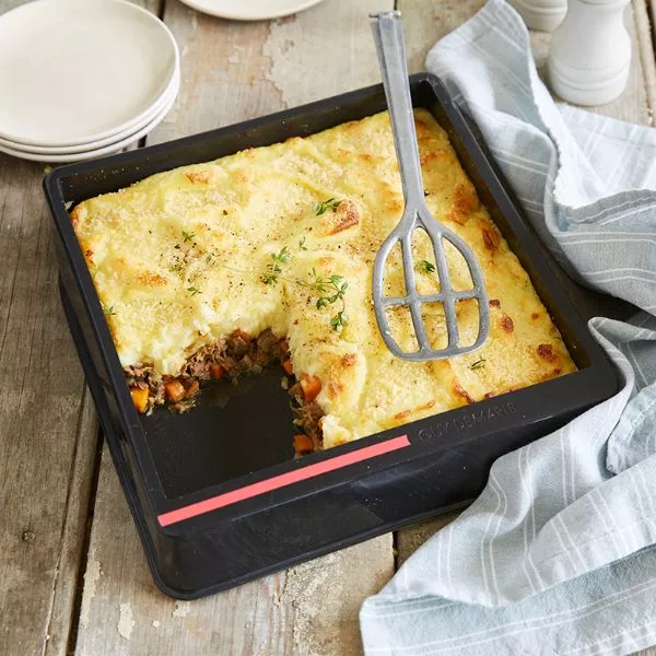 découvrez notre recette savoureuse de parmentier chili, un plat réconfortant qui marie la douceur de la purée de pommes de terre au goût relevé du chili. facile à préparer, idéal pour un repas familial convivial !