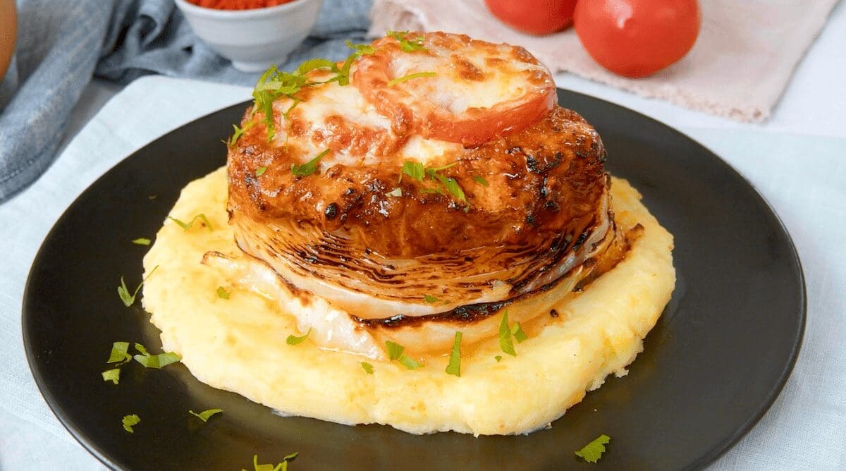 découvrez notre recette de porc farci automnal, un plat réconfortant aux saveurs de saison, garni de pommes, champignons et noisettes. parfait pour réchauffer vos soirées d'automne !