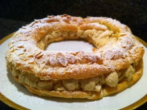 découvrez notre délicieuse recette de pudding banane façon paris-brest : une alliance gourmande entre la douceur du pudding à la banane et le traditionnel dessert parisien. facile à réaliser, idéal pour épater vos invités ou se faire plaisir !