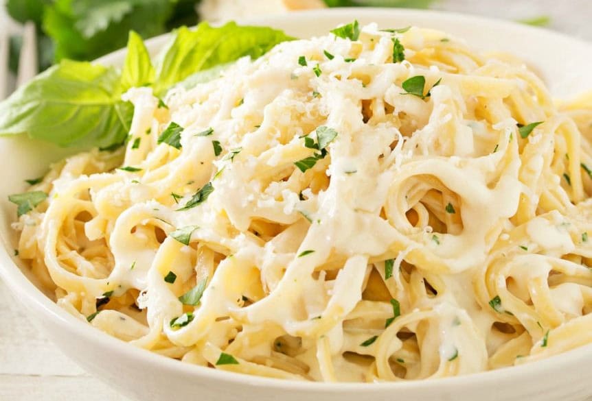 découvrez notre recette de pâtes crémeuses à 5 ingrédients, simple, rapide et savoureuse. parfaite pour un repas express, prête en moins de 20 minutes !