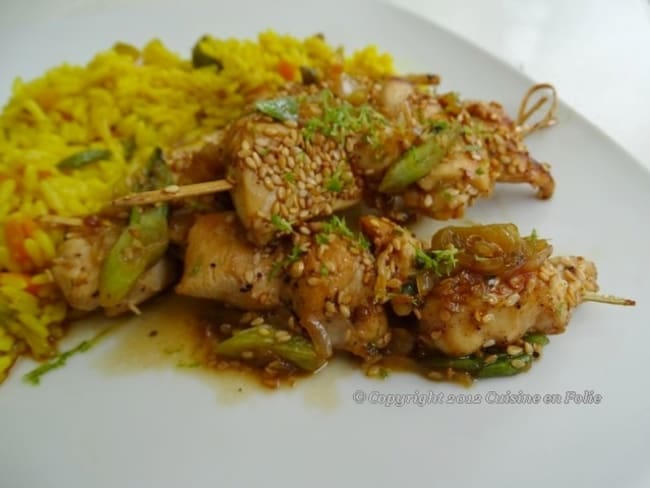 savourez un riz épicé au poulet, un plat parfumé et facile à préparer. parfait pour un repas convivial aux saveurs exotiques. découvrez la recette maintenant !