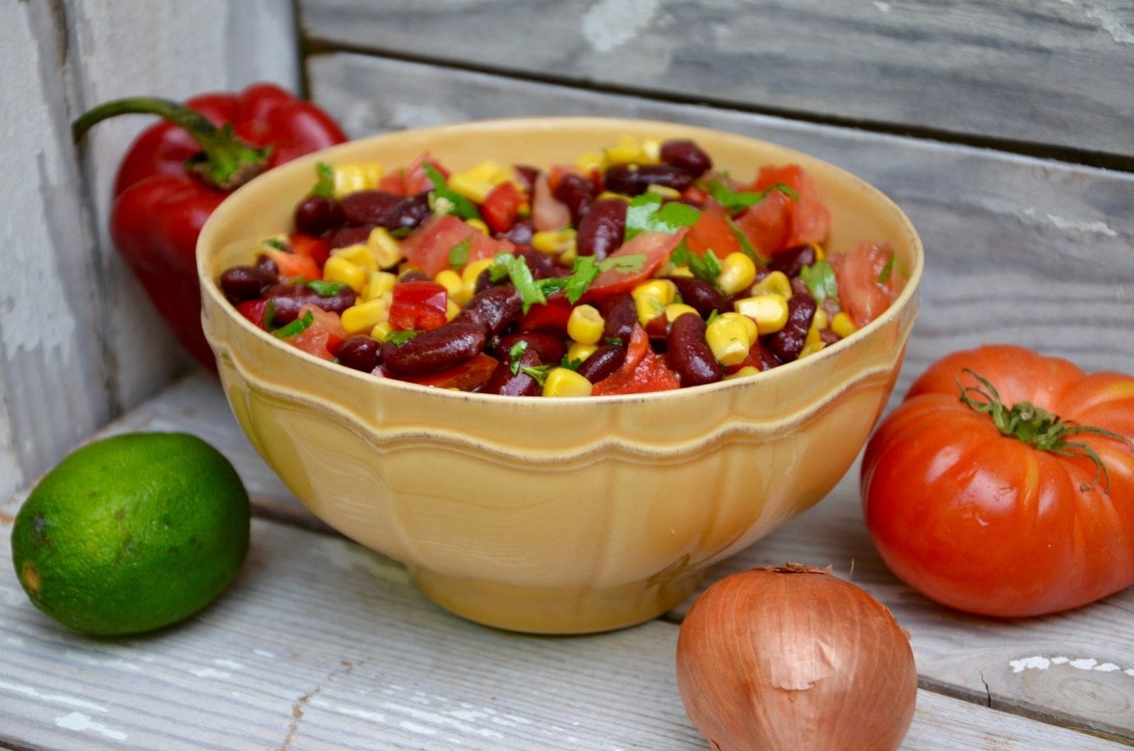 découvrez notre délicieuse salade maïs mexicaine, une recette fraîche et colorée, parfaite pour l'été. facile à préparer, elle allie maïs croquant, légumes frais et saveurs épicées pour régaler tous vos convives !