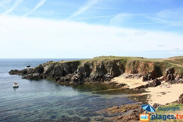 découvrez le sémaphore de l'île d'yeu, un site emblématique offrant une vue panoramique sur l'océan et l'histoire maritime de l'île. visitez ce lieu incontournable pour les passionnés de patrimoine et de nature.