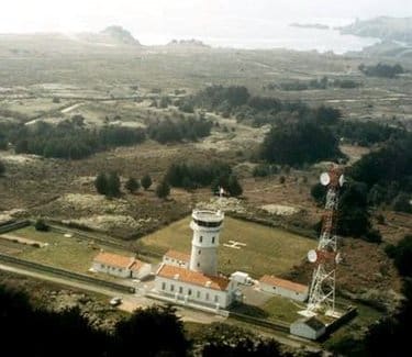 découvrez l'histoire et la fonction du sémaphore de l'île d'yeu, un site emblématique dédié à la surveillance maritime, offrant des vues imprenables et une plongée dans le patrimoine local.