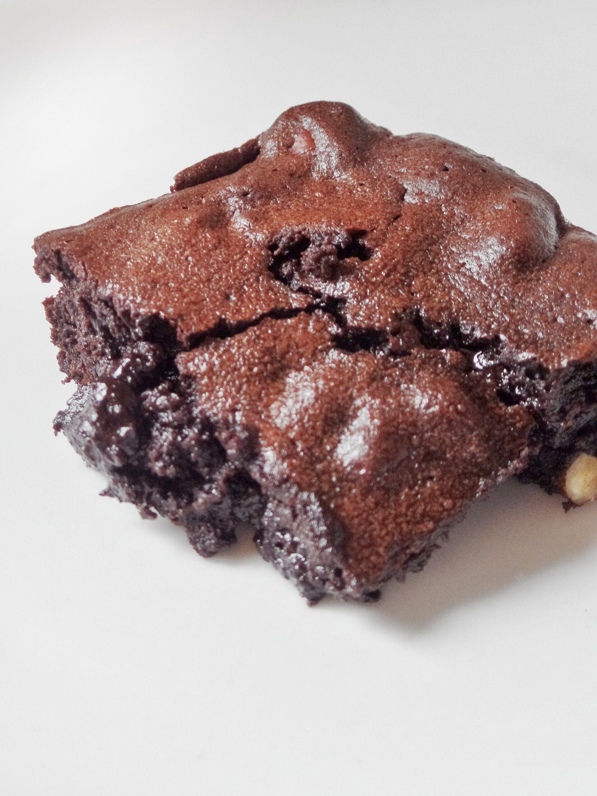 découvrez notre délicieux brownie au chocolat haraz, fondant et riche en saveurs intenses. idéal pour les amateurs de desserts gourmands et de chocolat de qualité !