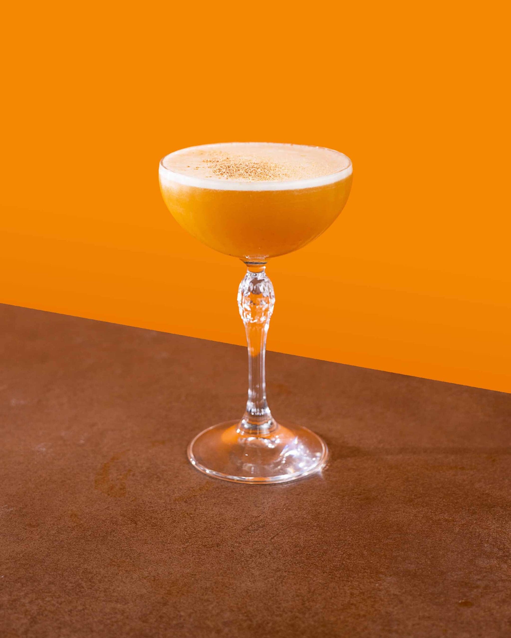 découvrez notre recette de cocktail coupette à la citrouille : une boisson originale, gourmande et idéale pour surprendre vos invités lors d'un apéritif automnal ou d'halloween.