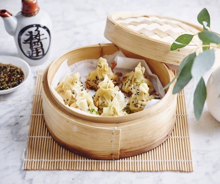 découvrez une délicieuse recette de poulet dumplings : des bouchées savoureuses et faciles à préparer, parfaites pour un repas convivial ou une entrée gourmande. ingrédients simples et instructions détaillées.