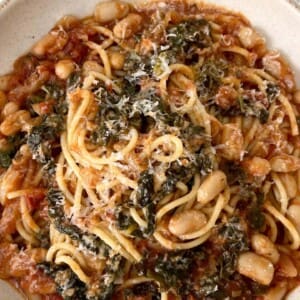 découvrez la recette authentique des spaghetti préférés de stanley tucci. ingrédients simples, étapes faciles et conseils gourmands pour réussir ce plat italien savoureux à la maison.