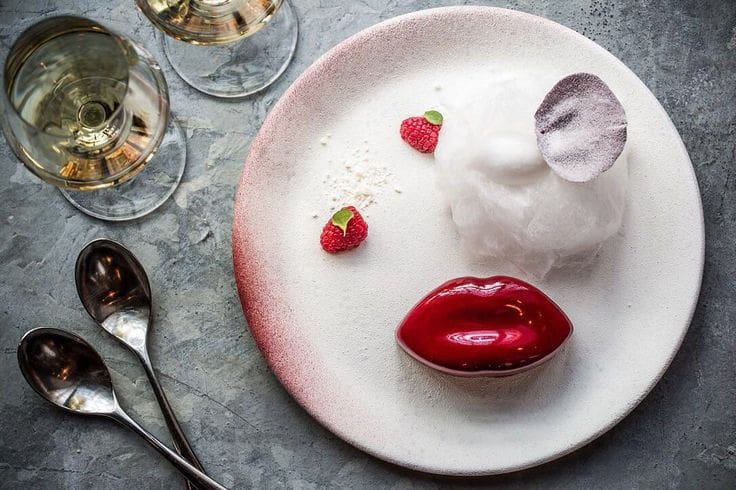 découvrez le snack de minuit parfait selon gordon ramsay : une recette rapide, gourmande et facile à préparer pour satisfaire vos envies nocturnes. astuces et conseils du célèbre chef inclus !