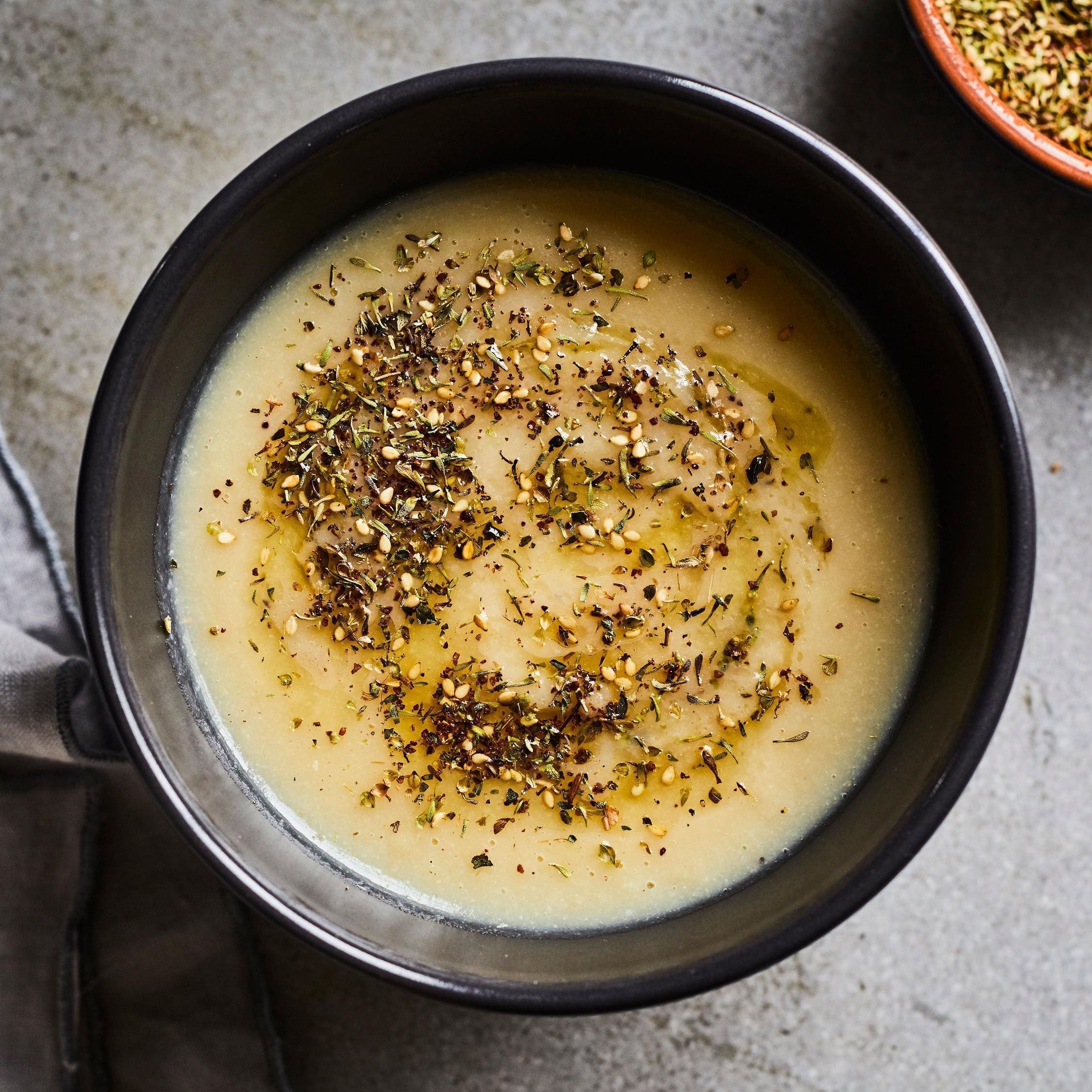 découvrez notre recette de soupe au chou rapide, facile à préparer et parfaite pour un repas léger et sain. prête en quelques minutes, elle ravira toute la famille !