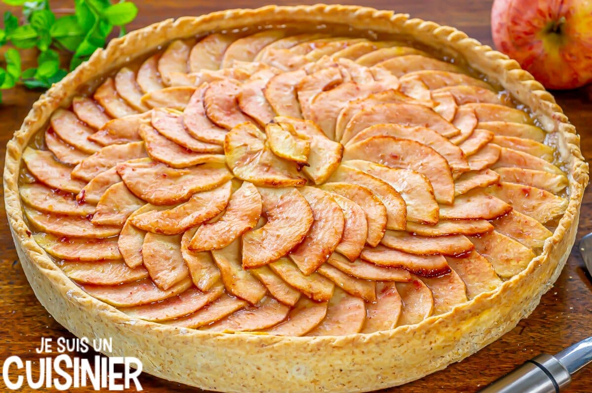 découvrez notre délicieuse recette de tarte aux pommes maison : une pâte croustillante garnie de pommes fondantes et légèrement caramélisées. facile à réaliser, idéale pour un dessert gourmand !