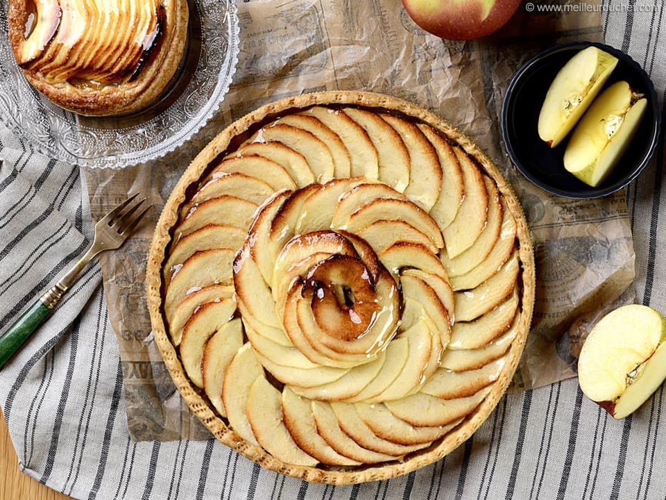 découvrez notre délicieuse recette de tarte aux pommes maison : une pâte croustillante garnie de pommes fondantes et légèrement caramélisées, pour un dessert traditionnel et gourmand à savourer en famille.