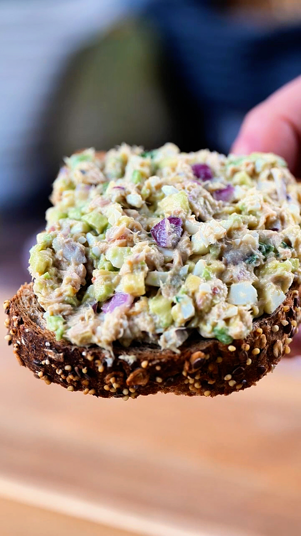 découvrez comment réaliser un délicieux toast à l'avocat, alliant simplicité et saveurs fraîches. parfait pour un petit-déjeuner sain ou un en-cas rapide, cette recette saura ravir les amateurs de cuisine rapide et équilibrée.