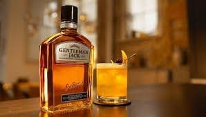 découvrez le cocktail sentimental gentleman, une délicieuse alliance de whisky et de noisette pour un moment raffiné et gourmand.