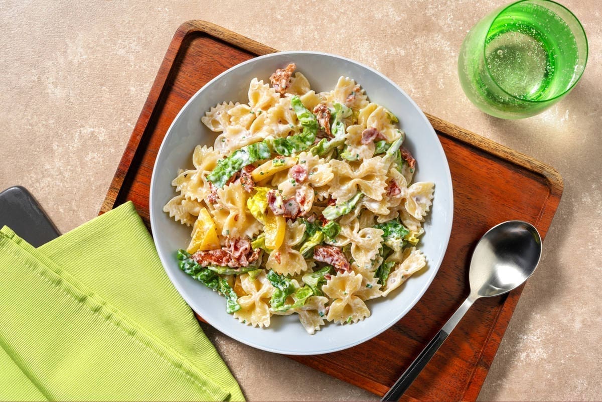 découvrez une délicieuse recette de farfalle aux saucisses épicées et butternut, alliant saveurs relevées et douceur automnale pour un plat réconfortant et savoureux.