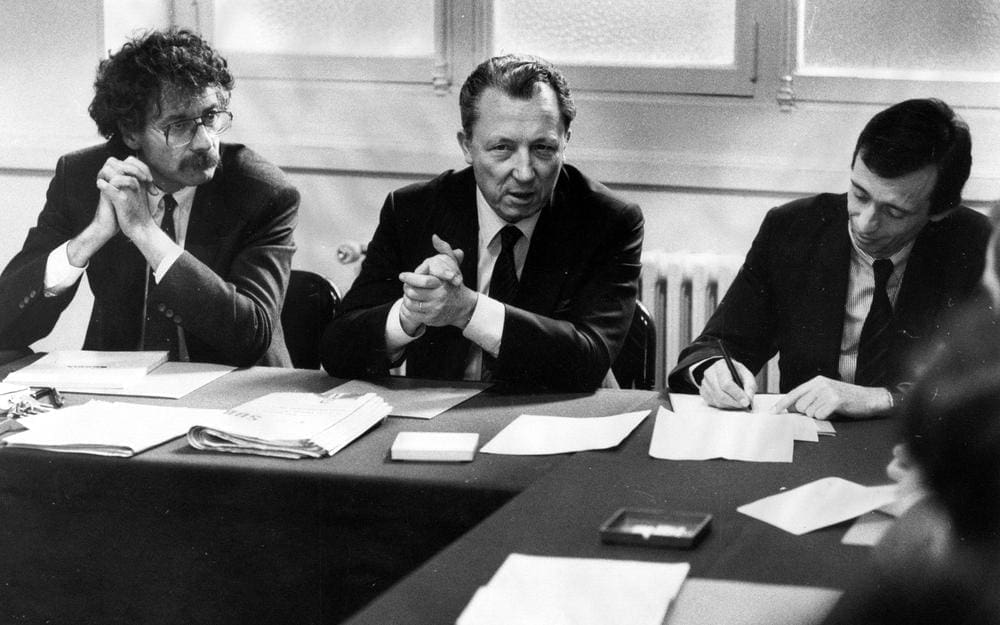 découvrez le parcours de jean paul delors, figure clé de l'union européenne et de la politique française, et son impact durable sur l'intégration européenne.