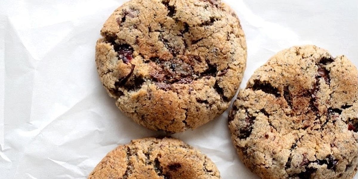 découvrez notre recette de cookies mokonuts parfaite pour thanksgiving, alliant saveurs gourmandes et textures croquantes pour un dessert convivial et délicieux.
