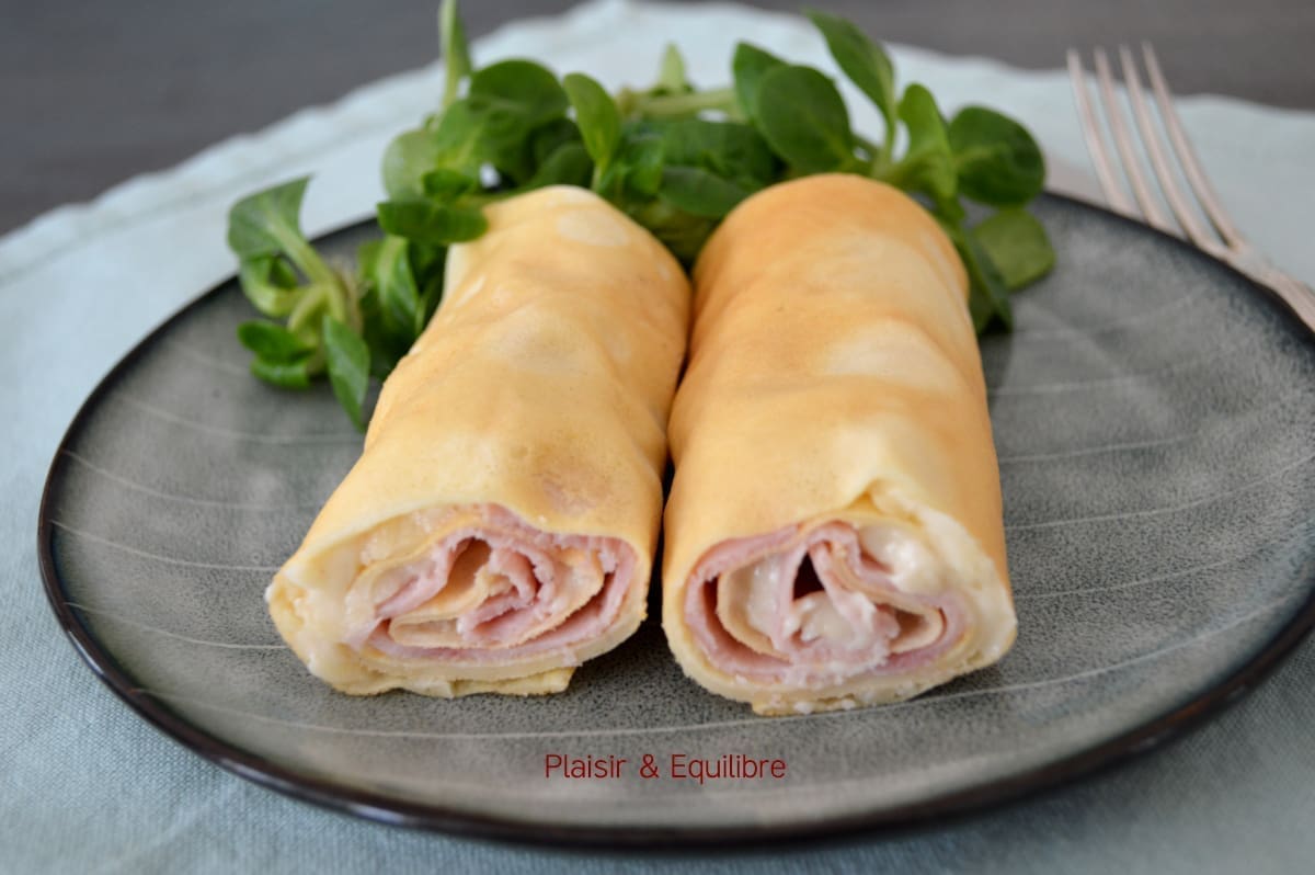 découvrez une délicieuse recette de crêpes garnies de jambon et nappées de sauce béchamel onctueuse, parfaite pour un repas convivial et gourmand.
