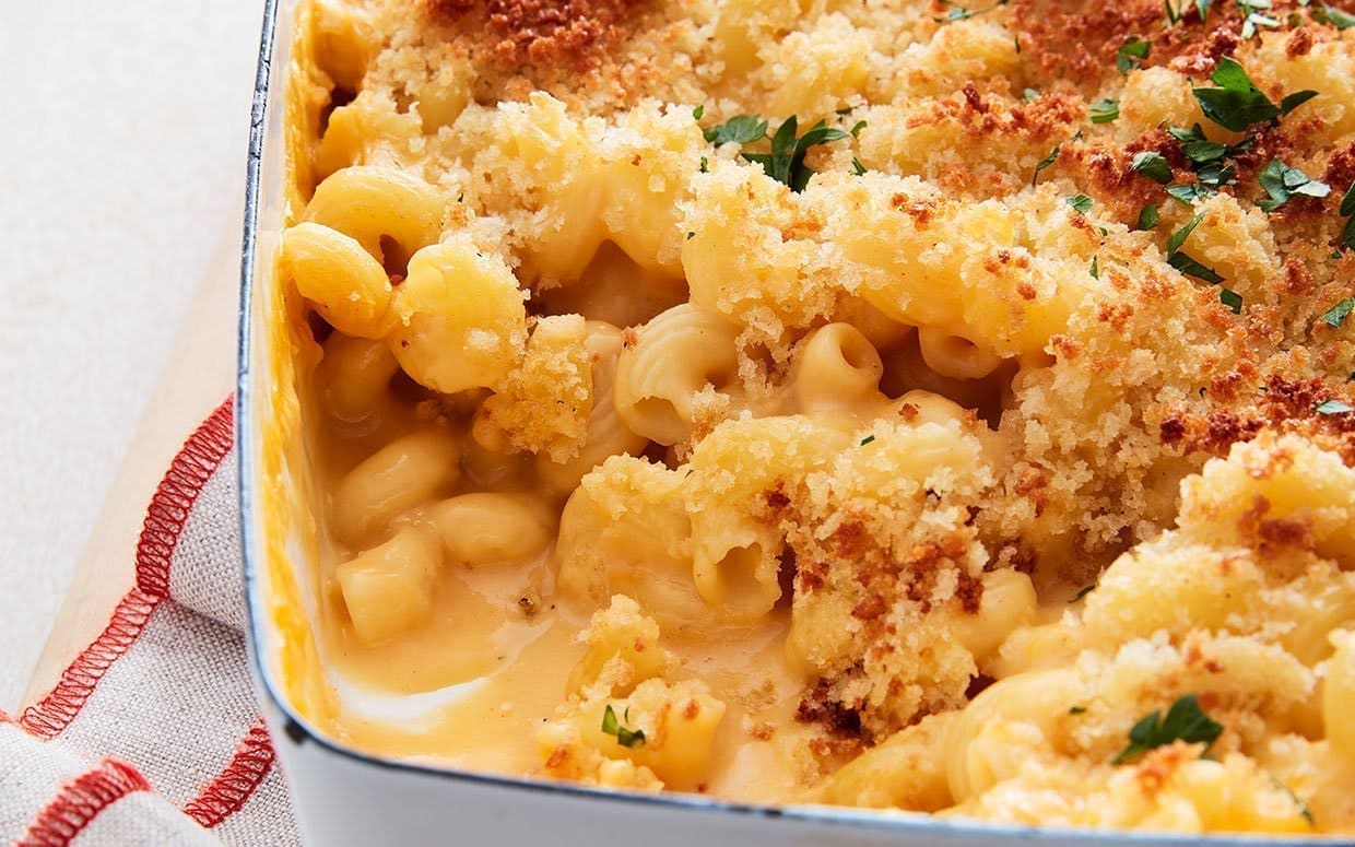 découvrez une recette facile et délicieuse de mac and cheese parfaite pour votre repas de thanksgiving. un plat crémeux et réconfortant qui ravira toute la famille.