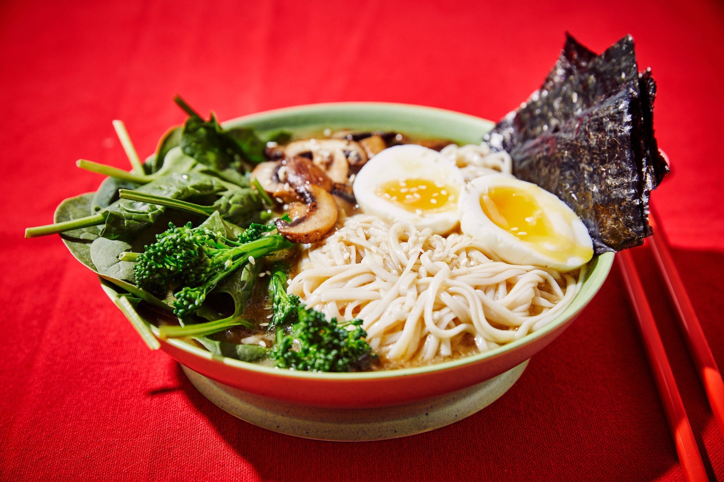 découvrez la recette authentique du ramen miso au saumon d'otaru, un plat japonais savoureux alliant miso riche et saumon frais pour une expérience culinaire unique.