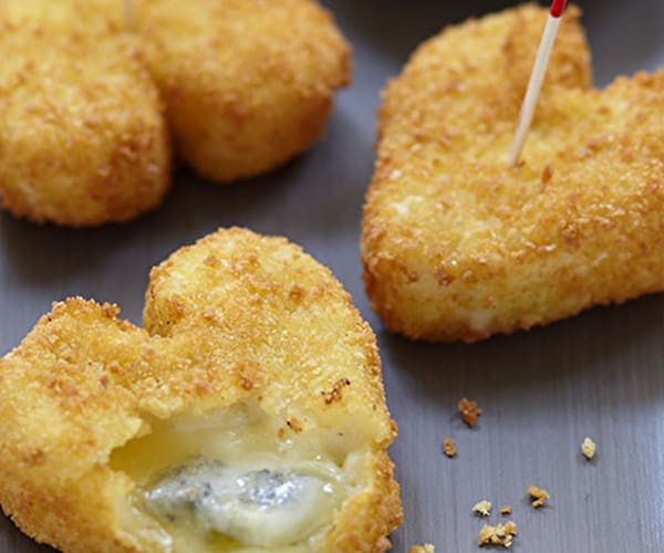 découvrez la recette gourmande des cookies au morbier fondant, alliant douceur et saveur unique du fromage pour un plaisir fondant en bouche.