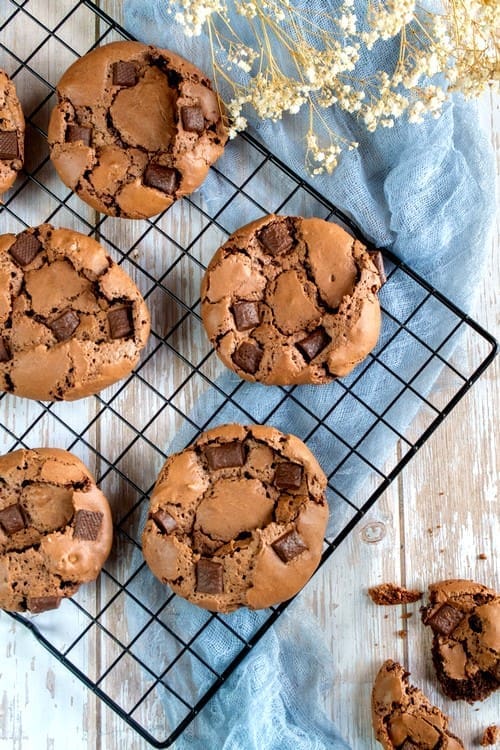 découvrez nos cookies au morbier fondant, une délicieuse gourmandise alliant douceur et saveurs fromagères pour un plaisir unique.