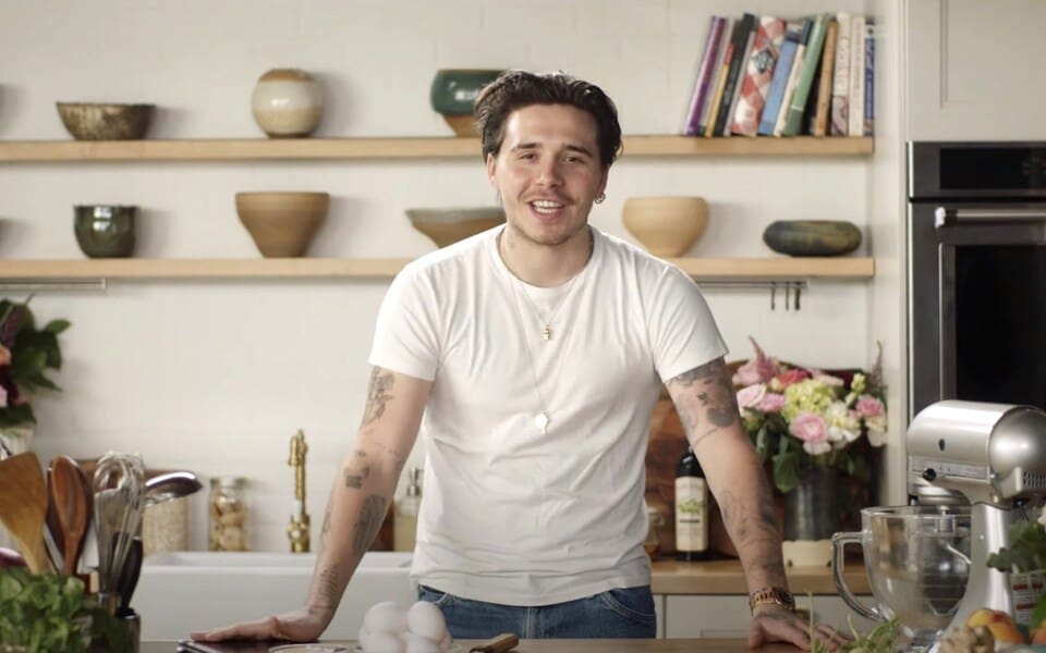 découvrez les critiques récurrentes des fans sur la recette de poulet de brooklyn beckham et les raisons qui suscitent autant de débats culinaires.