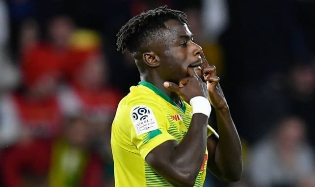 découvrez comment le fc nantes partage ses recettes pour la première fois, une démarche innovante qui renforce la transparence et la confiance avec ses supporters.
