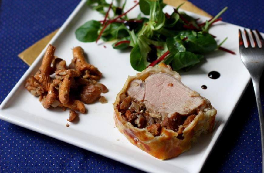 découvrez notre recette festive de filet mignon en croûte, parfaite pour un délicieux repas de noël alliant saveurs raffinées et présentation élégante.