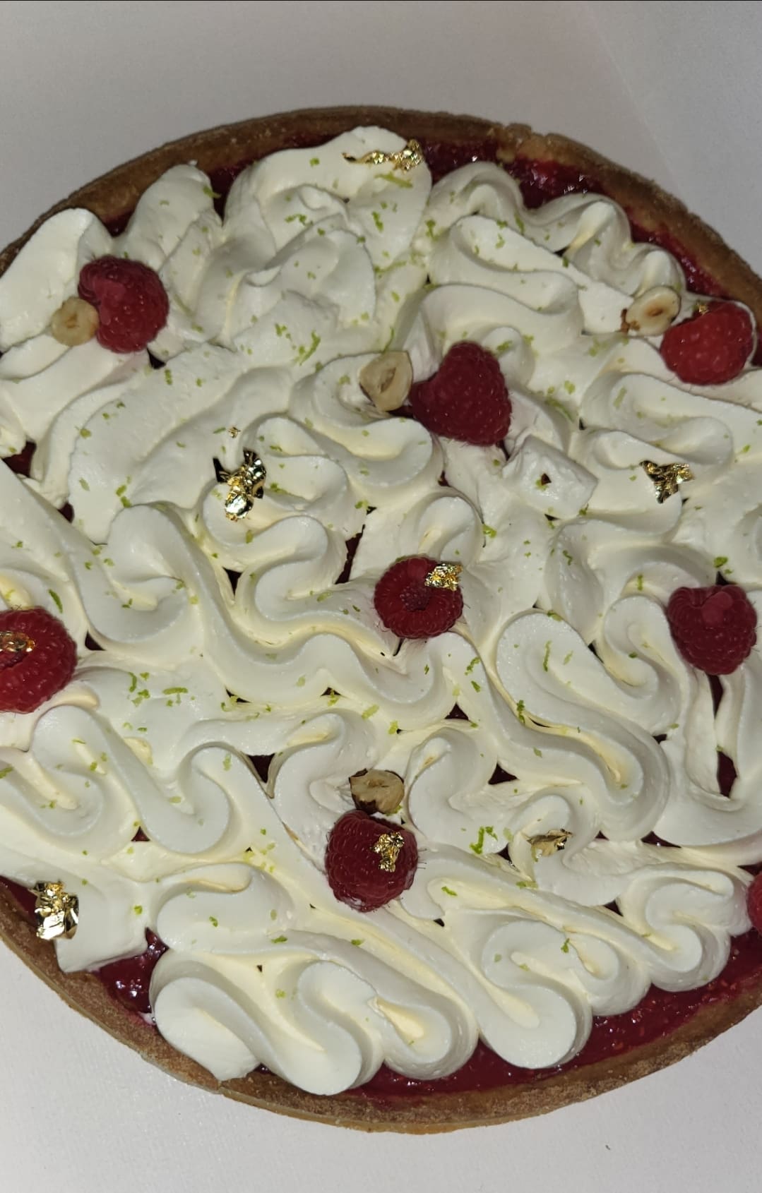 découvrez notre ganache chocolat blanc au citron vert, une délicieuse préparation alliant la douceur du chocolat blanc à la fraîcheur acidulée du citron vert pour des desserts gourmands et raffinés.