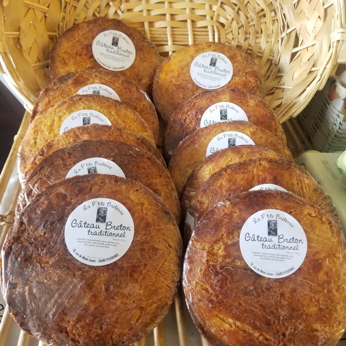 découvrez la recette authentique du gâteau breton parfait, préparé avec amour par une morbihannaise passionnée de pâtisserie traditionnelle.