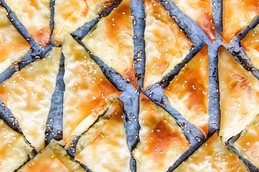 découvrez une recette longue et détaillée inspirée par la richesse de la langue grecque, parfaite pour les amateurs de cuisine et de culture grecque.