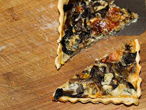 découvrez notre délicieuse paupiette de pintade bio farcie aux châtaignes et aux chanterelles, un plat savoureux alliant qualité biologique et saveurs automnales.