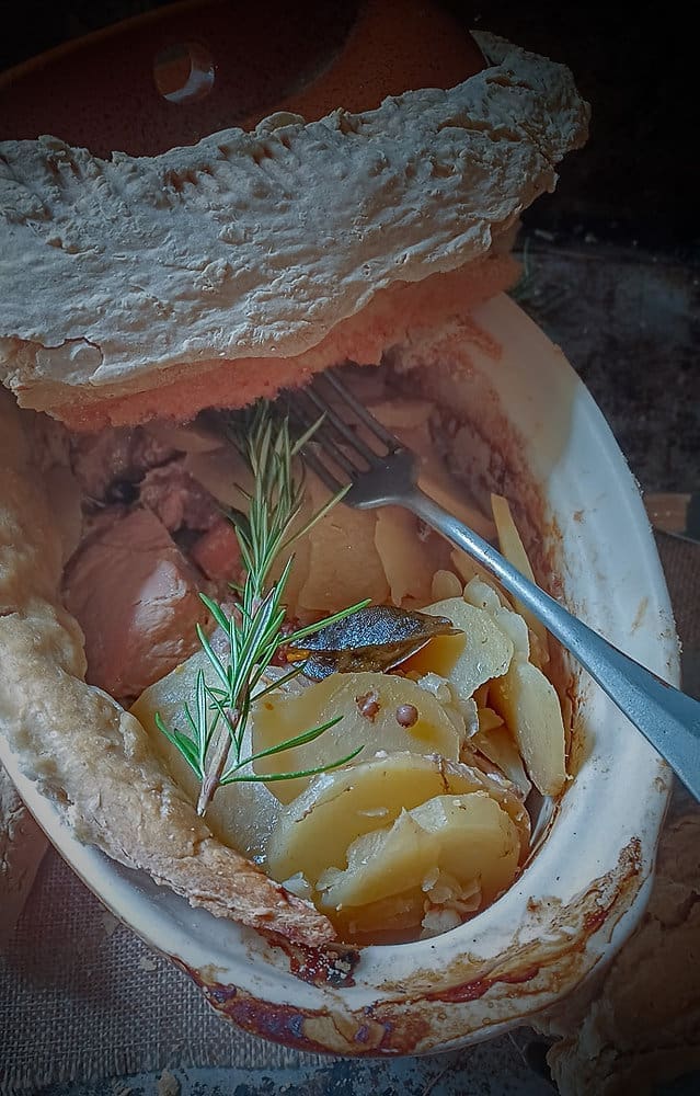 découvrez notre recette vidéo du baeckeoffe aux truffes, un plat alsacien traditionnel revisité avec une touche gourmande de truffes pour un repas savoureux et convivial.
