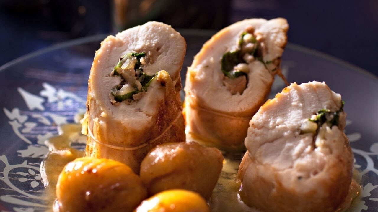 découvrez notre recette vidéo de chapon au riesling accompagné de légumes d'hiver savoureux, une alliance parfaite pour un repas festif et gourmand.