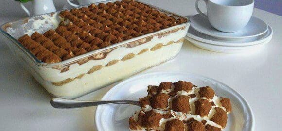 découvrez notre recette festive de tiramisu lait de poule sans cuisson, un dessert crémeux et léger parfait pour vos fêtes de fin d'année.