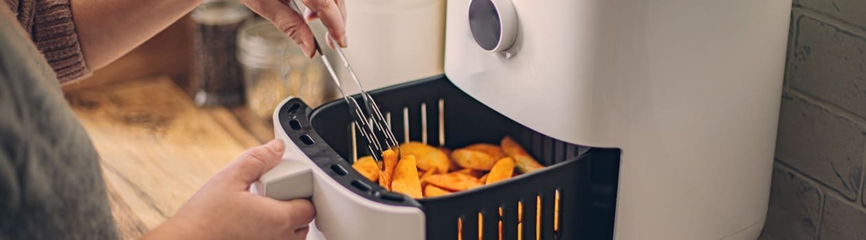 découvrez comment adapter facilement vos recettes préférées pour la friteuse à air afin de cuisiner sainement et rapidement avec un maximum de saveur.