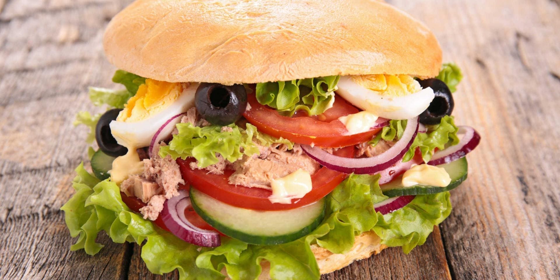 découvrez notre application guide pan bagnat pour tout savoir sur cette spécialité niçoise : recettes, histoire, adresses incontournables et astuces gourmandes.