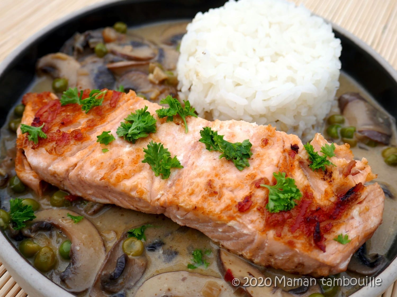 découvrez la recette de cyril lignac avec du lieu jaune, un bouillon thaï savoureux et du riz pour un plat exotique et gourmand.