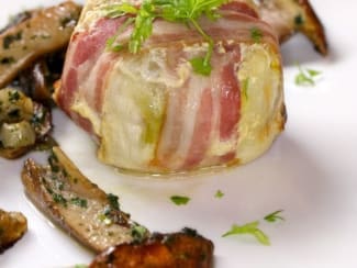 découvrez la recette savoureuse d'endive braisée à la bière et maroilles, un plat gourmand signé philippe etchebest, parfait pour régaler vos convives.