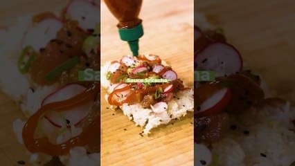 découvrez notre recette en vidéo d'une galette de riz gourmande et complète, facile à préparer pour un repas savoureux et équilibré.