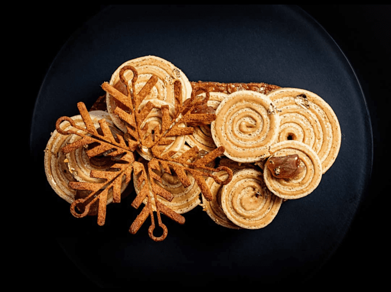découvrez la recette légère et feuilletée de la galette des rois signée nina métayer, alliant tradition et légèreté pour un dessert gourmand et délicat.
