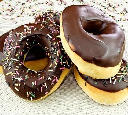 découvrez une recette facile pour des donuts brillants et gourmands, parfaits pour vos goûters et desserts maison.