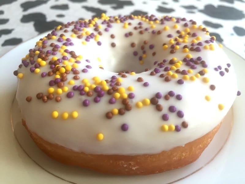 découvrez notre recette facile de donuts brillants, moelleux et gourmands, parfaits pour un dessert original et délicieux.