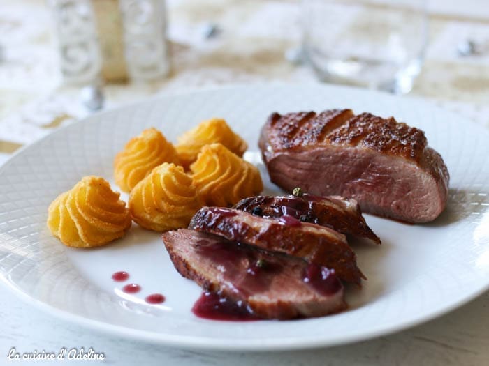 découvrez notre recette festive de canard de marquay accompagné d'une savoureuse sauce rouennaise, idéale pour régaler vos convives lors des grandes occasions.