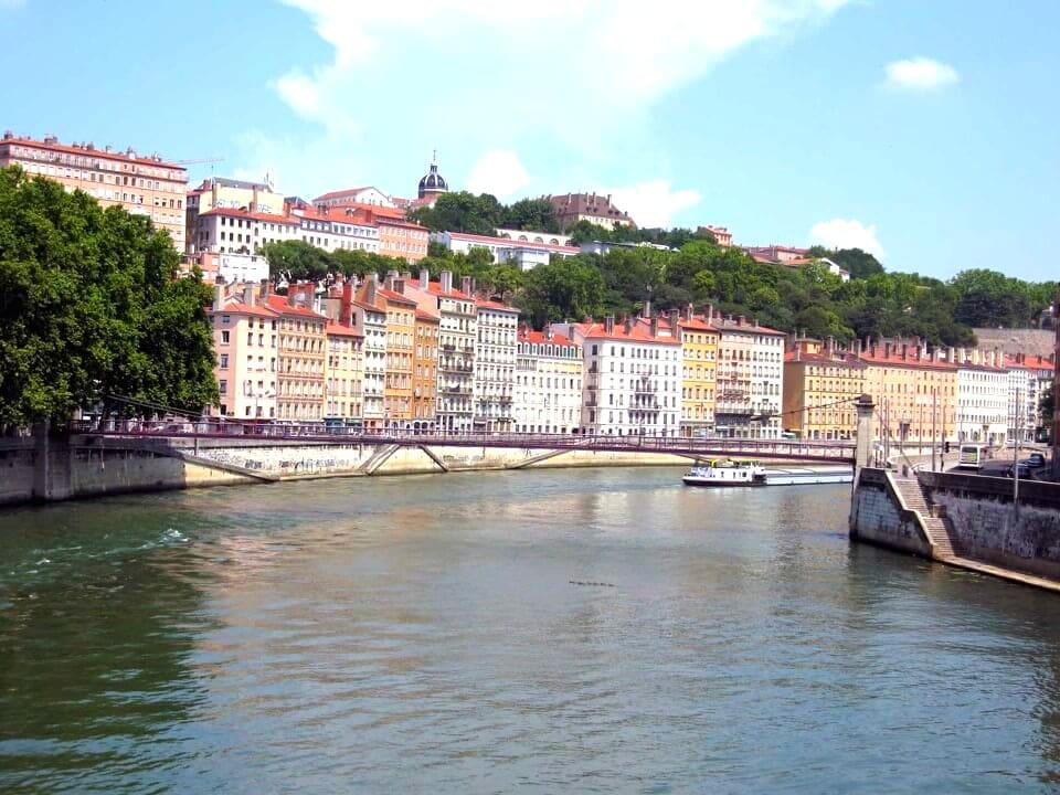 découvrez l'histoire fascinante du pont saint vincent, un monument emblématique chargé de patrimoine et d'architecture remarquable.